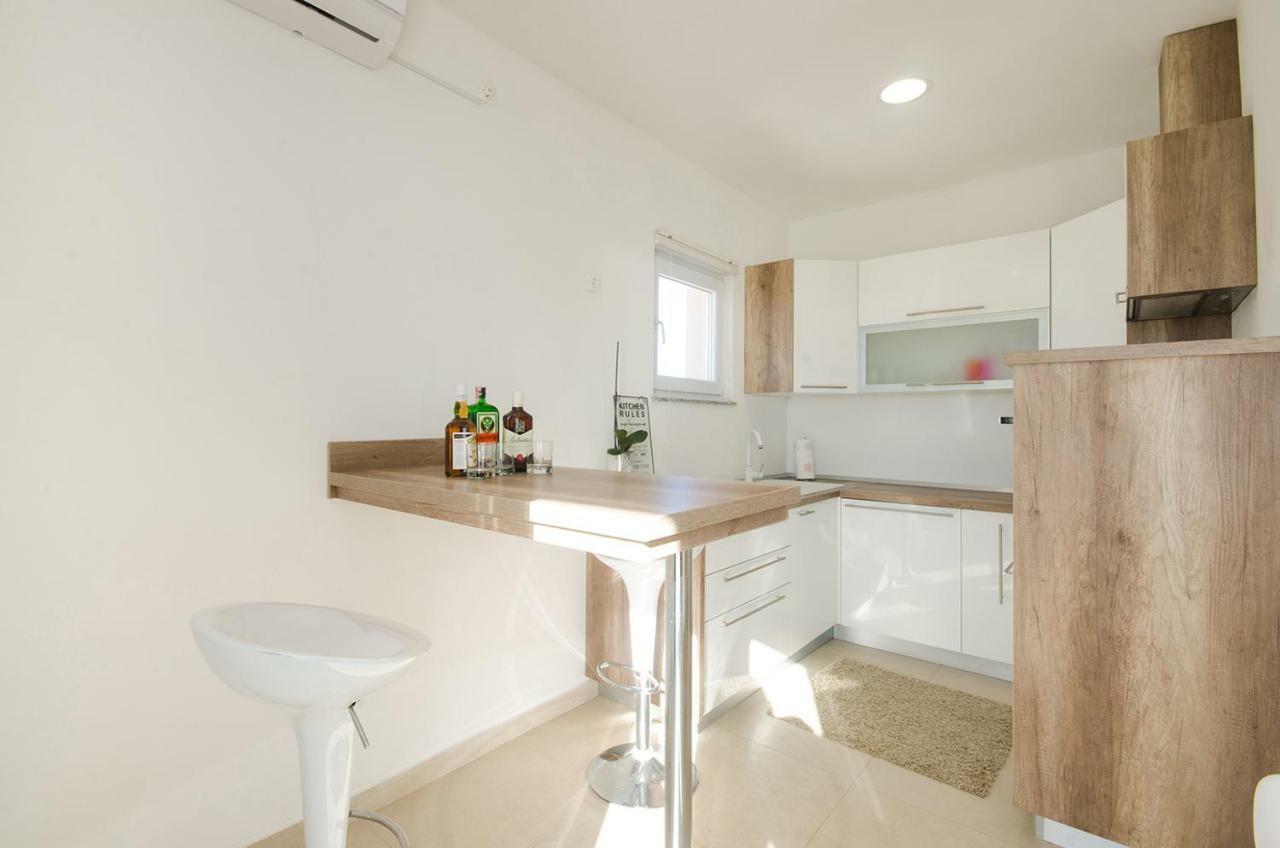 Apartman Korina Sukošan Exterior foto